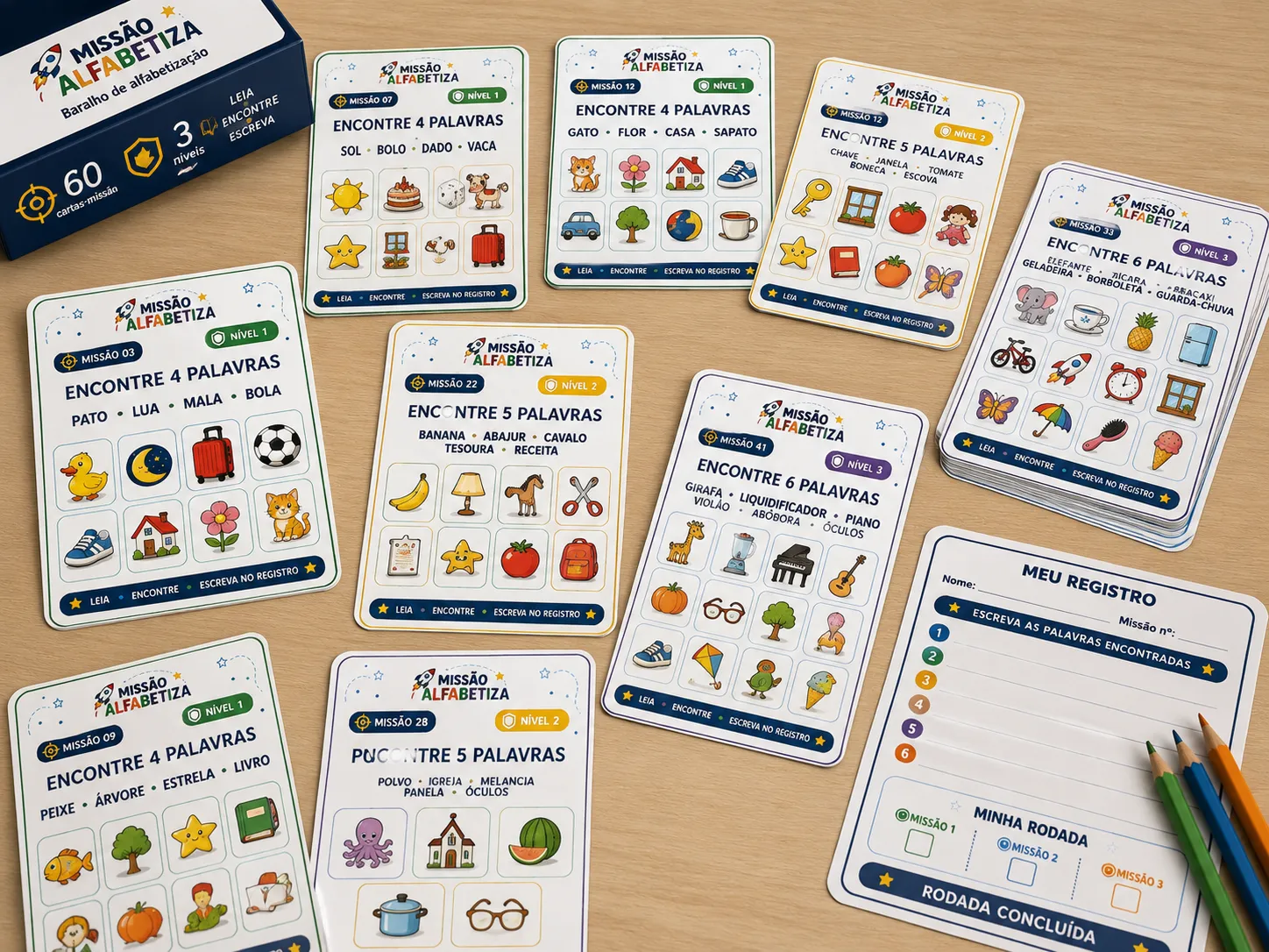 Cartas e recursos do Baralho Missão Alfabetiza impressos sobre a mesa